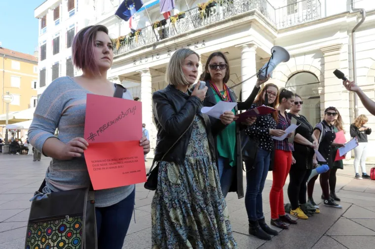 U organizaciji udruge 'Roditelji u akciji' na Korzu održana akcija 'Prekinimo &scaron;utnju'