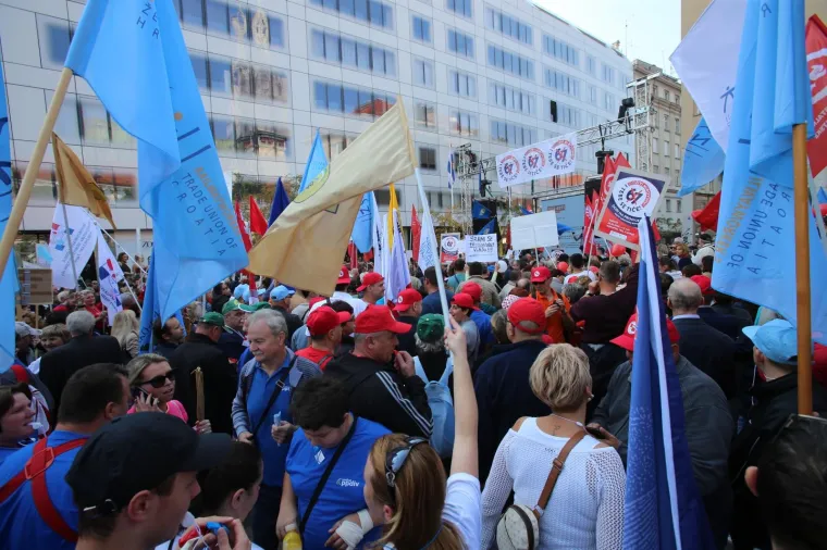 U Zagrebu je održan prosvjed protiv mirovinske reforme, tisuće građana rekle su vladajućima: 'Ne!'