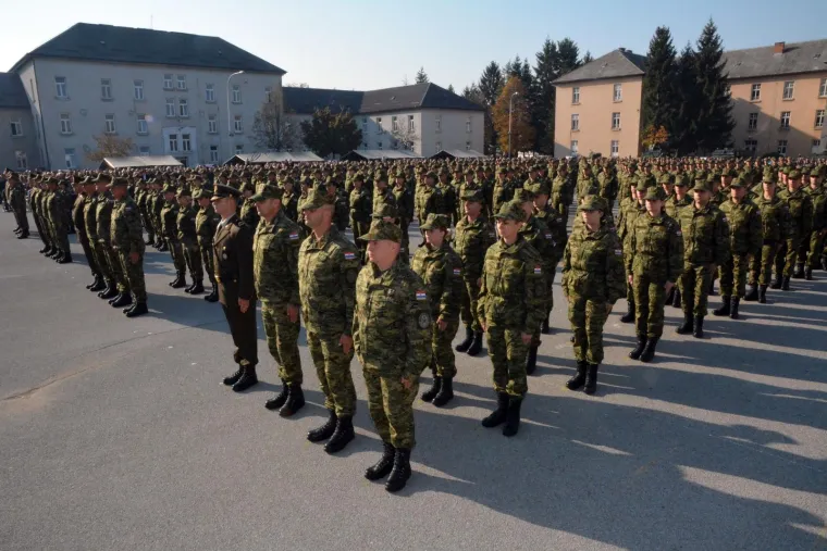 Svečana prisega 23. nara&scaron;taja ročnika