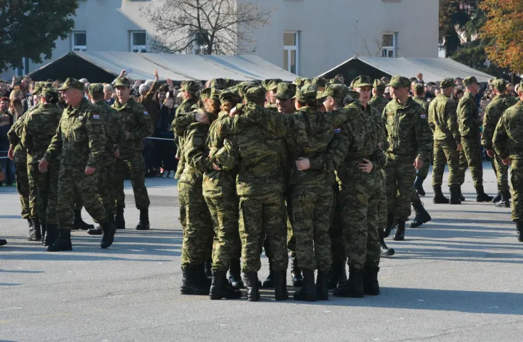 Svečana prisega 23. nara&scaron;taja ročnika