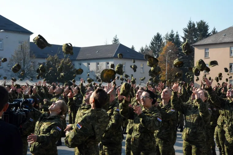 Svečana prisega 23. nara&scaron;taja ročnika