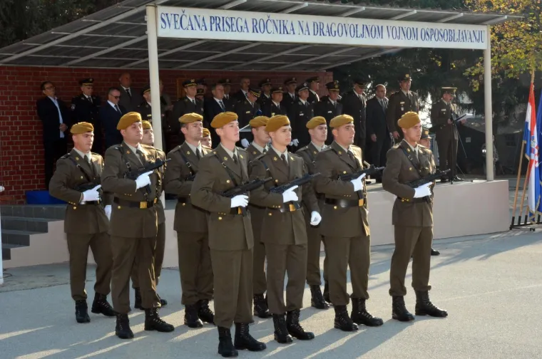 Svečana prisega 23. nara&scaron;taja ročnika