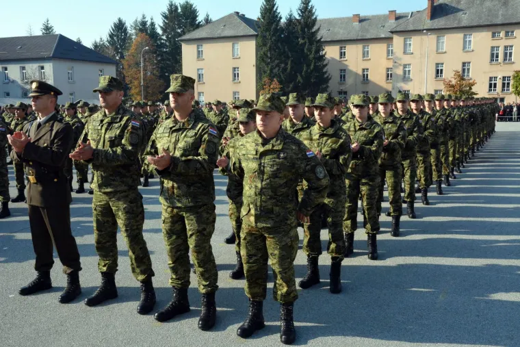 Svečana prisega 23. nara&scaron;taja ročnika