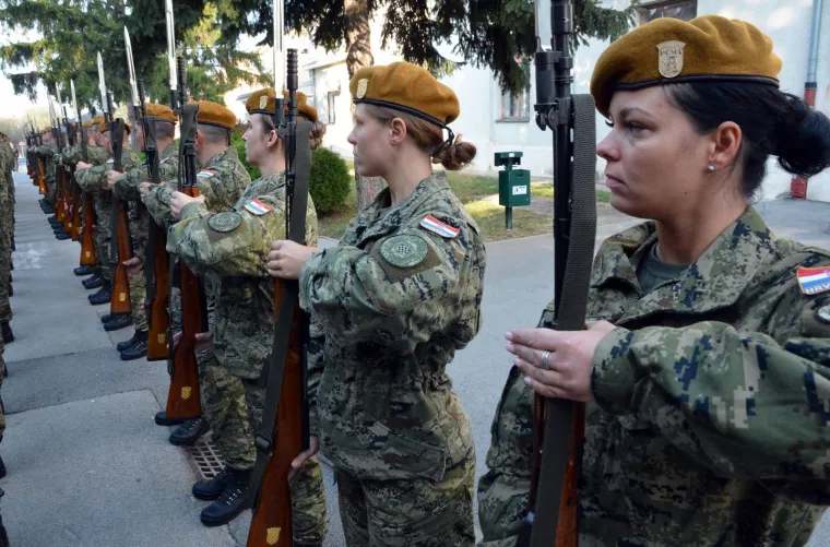 Svečana prisega 23. nara&scaron;taja ročnika