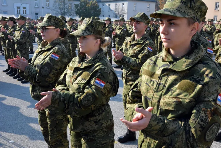 Svečana prisega 23. nara&scaron;taja ročnika