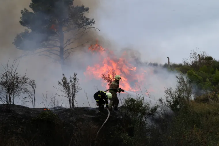 Split: Kod City Centra planuo požar, vatrogasci ga brzo stavili pod kontrolu