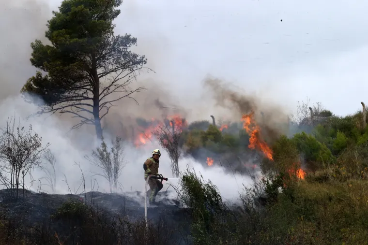 Split: Kod City Centra planuo požar, vatrogasci ga brzo stavili pod kontrolu