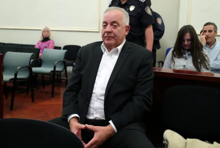 PRESUDA ZA AFERU HYPO: Ivo Sanader progla&scaron;en krivim za ratno profiterstvo, smijao se u sudnici