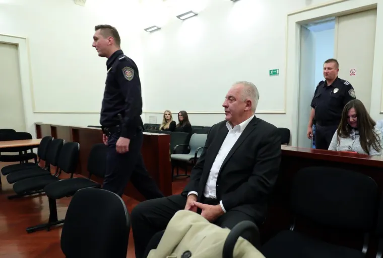 PRESUDA ZA AFERU HYPO: Ivo Sanader progla&scaron;en krivim za ratno profiterstvo, smijao se u sudnici