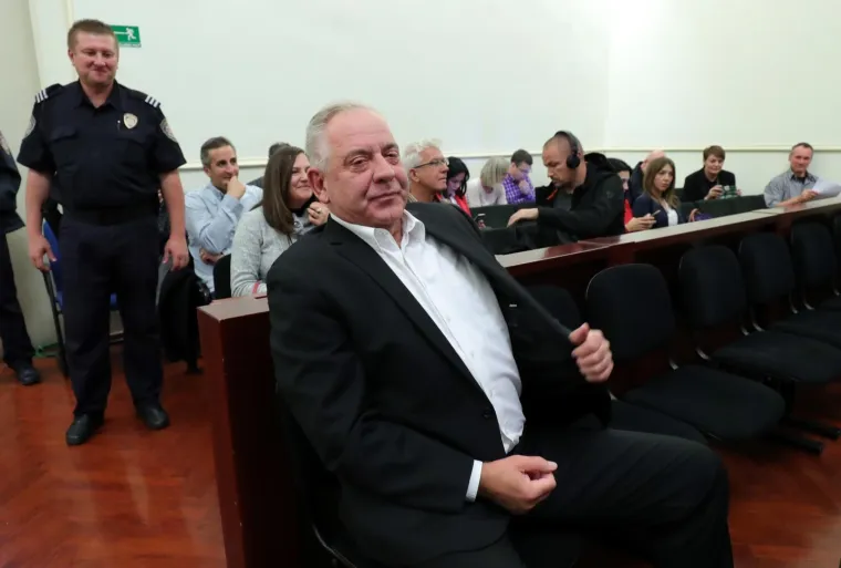 PRESUDA ZA AFERU HYPO: Ivo Sanader progla&scaron;en krivim za ratno profiterstvo, smijao se u sudnici