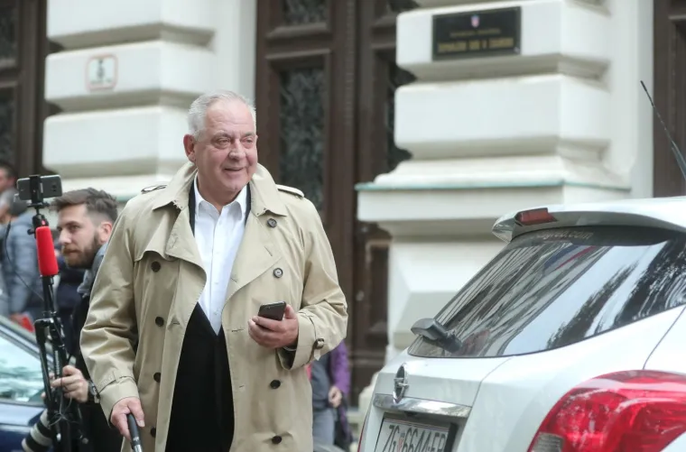 Ivo Sanader sa smje&scaron;kom je iza&scaron;ao sa suda