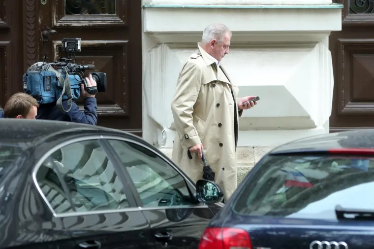 Ivo Sanader sa smje&scaron;kom je iza&scaron;ao sa suda