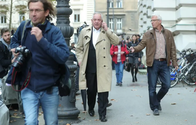 Ivo Sanader sa smje&scaron;kom je iza&scaron;ao sa suda