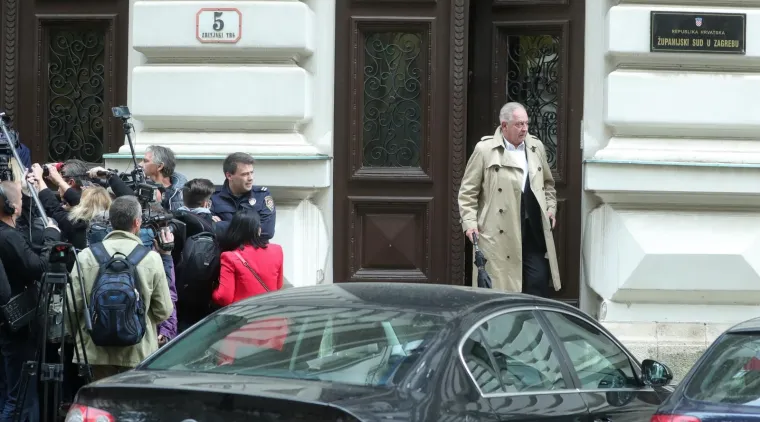 Ivo Sanader sa smje&scaron;kom je iza&scaron;ao sa suda