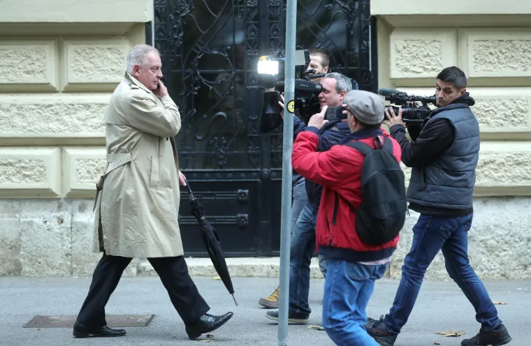 Ivo Sanader sa smje&scaron;kom je iza&scaron;ao sa suda