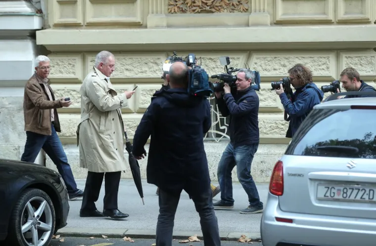 Ivo Sanader sa smje&scaron;kom je iza&scaron;ao sa suda