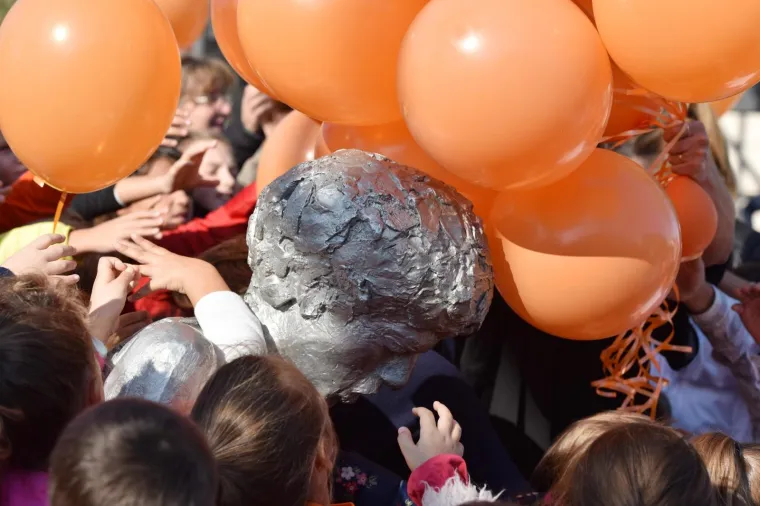 &Scaron;ibenčani za 54. rođendan Dražena Petrovića pustili u zrak 54 balona