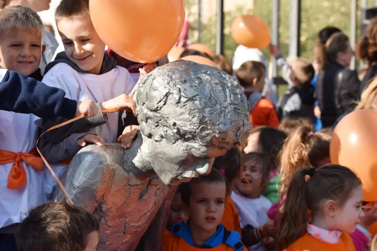 &Scaron;ibenčani za 54. rođendan Dražena Petrovića pustili u zrak 54 balona