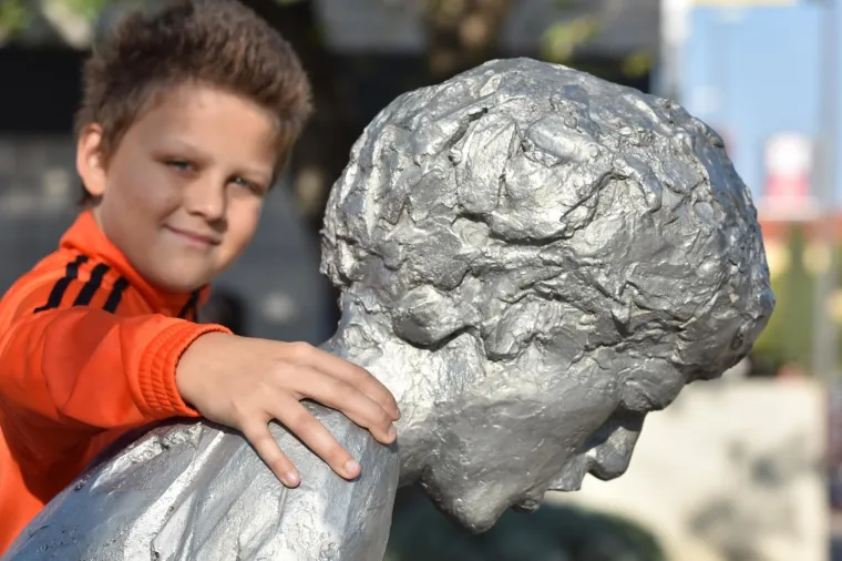 &Scaron;ibenčani za 54. rođendan Dražena Petrovića pustili u zrak 54 balona