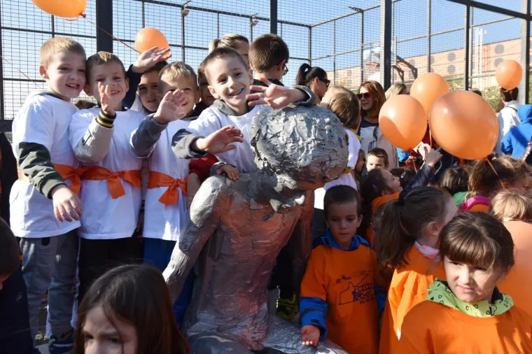 &Scaron;ibenčani za 54. rođendan Dražena Petrovića pustili u zrak 54 balona