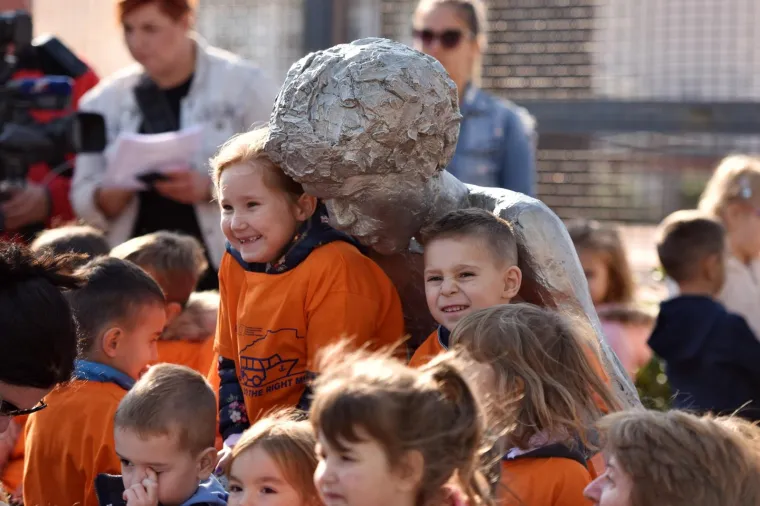 &Scaron;ibenčani za 54. rođendan Dražena Petrovića pustili u zrak 54 balona