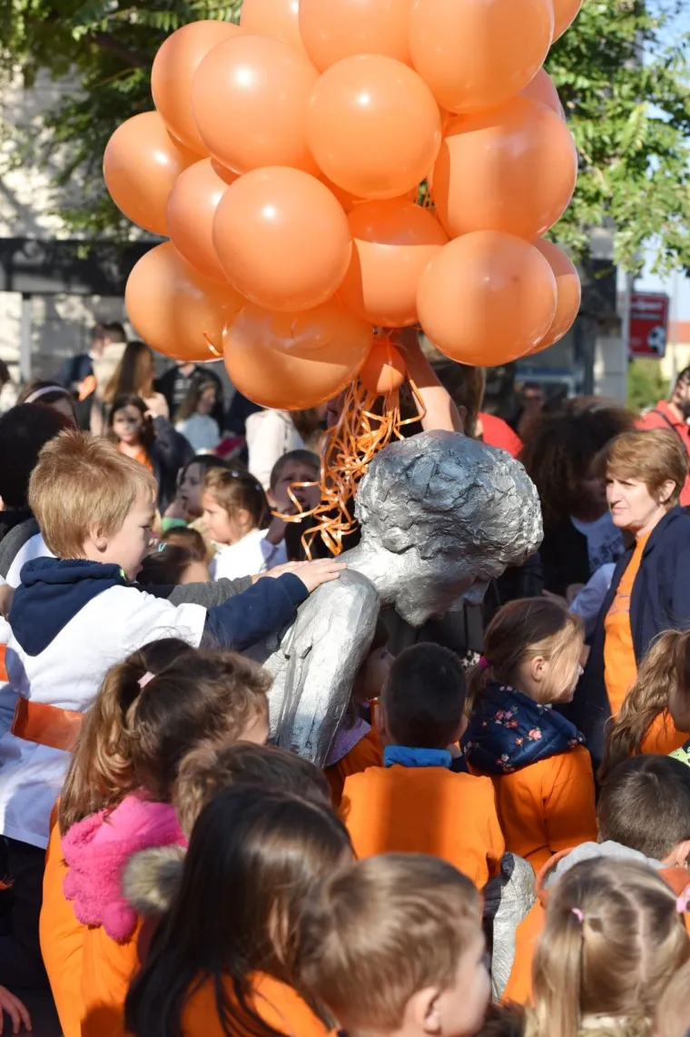 &Scaron;ibenčani za 54. rođendan Dražena Petrovića pustili u zrak 54 balona