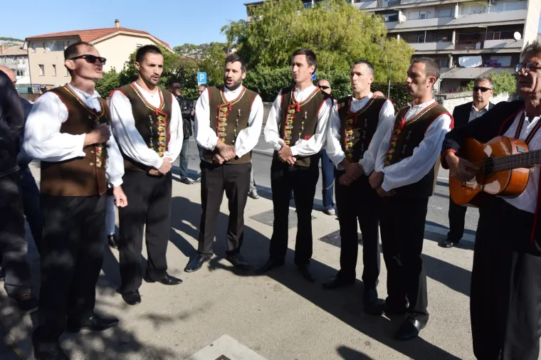 &Scaron;ibenčani za 54. rođendan Dražena Petrovića pustili u zrak 54 balona