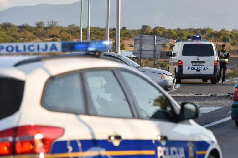 SUDAR U KONJEVRATIMA: Četiri osobe ozlijeđene, vatrogasci ih izvlačili iz vozila