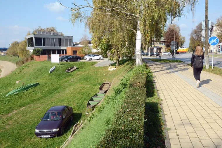 Parkirao na obalu Kupe