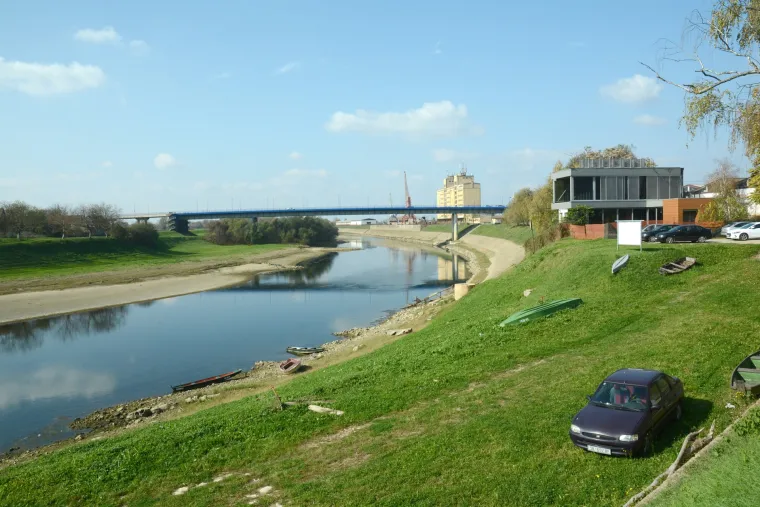 Parkirao na obalu Kupe