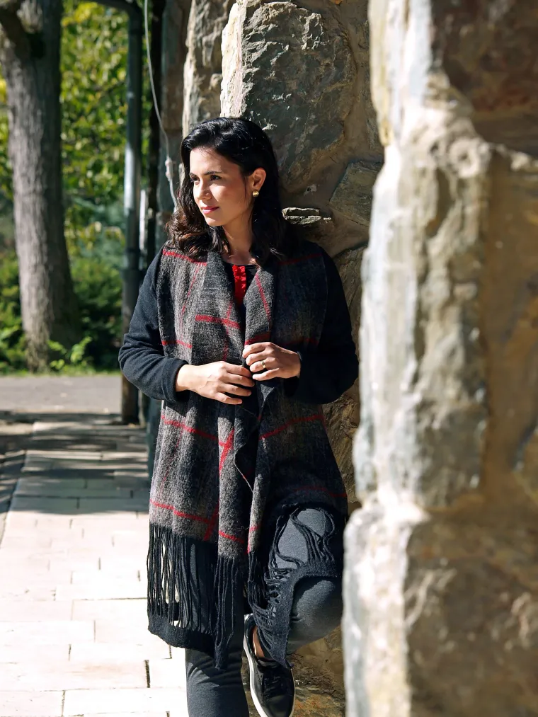 Poznata glumica pokazala je svoj omiljeni brend, ALMAfashion, čiju odjeću rado nosi