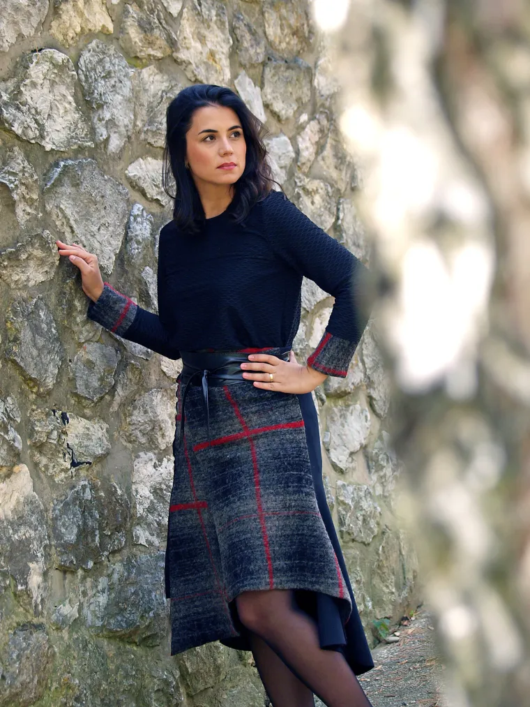 POZNATA HRVATSKA GLUMICA POSTALA MODEL: Mirna Medaković istaknula ženstvene obline