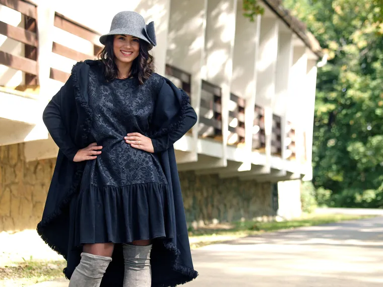 POZNATA HRVATSKA GLUMICA POSTALA MODEL: Mirna Medaković istaknula ženstvene obline