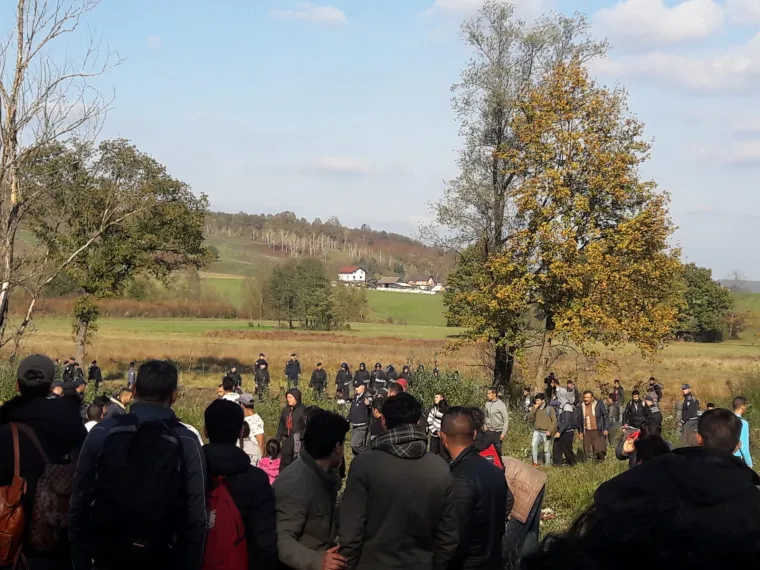 Migranti žele u Hrvatsku, policija ne da:  Zatvorit će granični prijelaz Maljevac za promet?