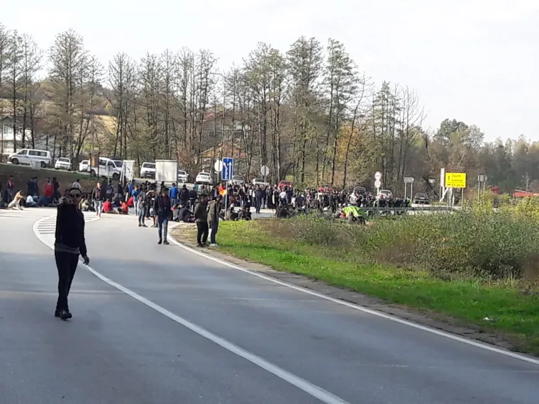 Migranti žele u Hrvatsku, policija ne da:  Zatvorit će granični prijelaz Maljevac za promet?