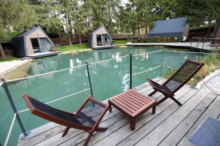 Imamo fotografije! Pogledajte predivnu kamp oazu s kućicama na drvetu na Plitvicama