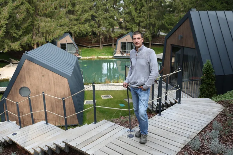 Imamo fotografije! Pogledajte predivnu kamp oazu s kućicama na drvetu na Plitvicama