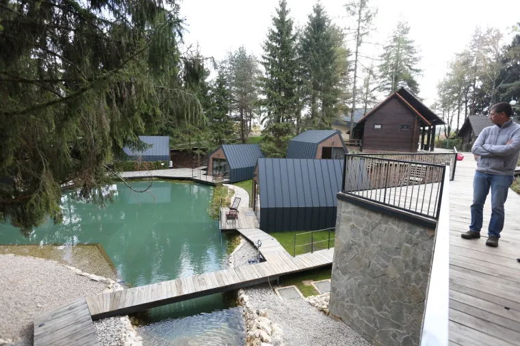 Imamo fotografije! Pogledajte predivnu kamp oazu s kućicama na drvetu na Plitvicama