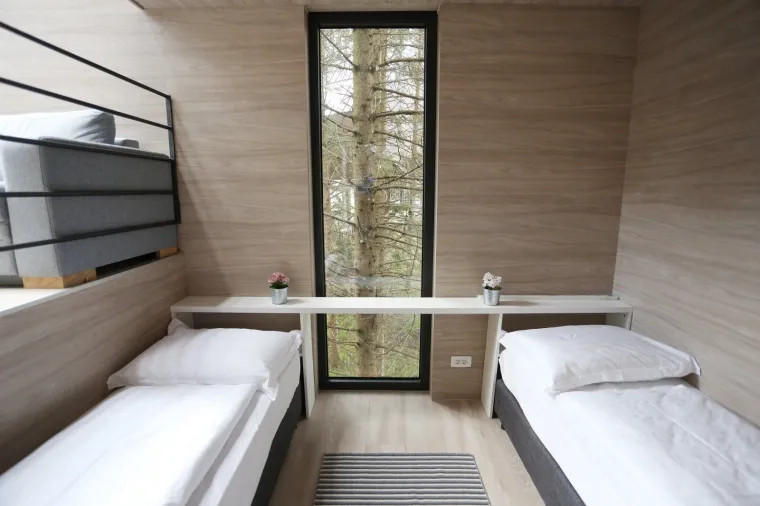 Imamo fotografije! Pogledajte predivnu kamp oazu s kućicama na drvetu na Plitvicama