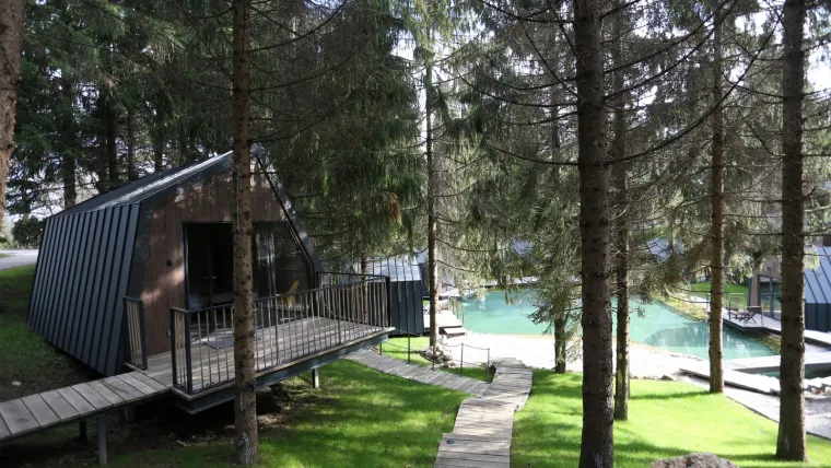 Imamo fotografije! Pogledajte predivnu kamp oazu s kućicama na drvetu na Plitvicama