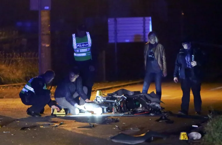 26-godi&scaron;njak pao s mopeda, udario u auto i poginuo