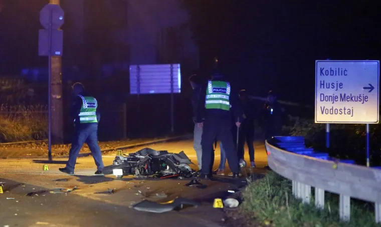 26-godi&scaron;njak pao s mopeda, udario u auto i poginuo