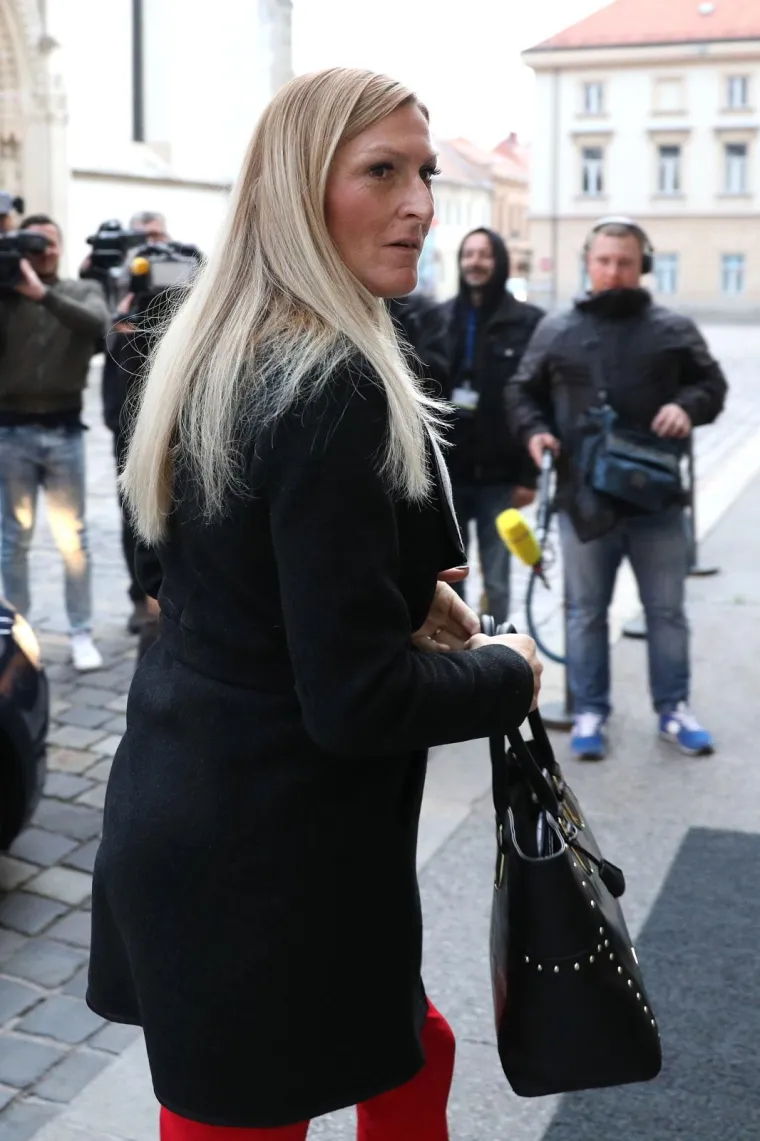 ČESTITKE SU STIZALE SA SVIH STRANA: Janica se pojavila u javnosti prvi put otkako je otkrila da je trudna