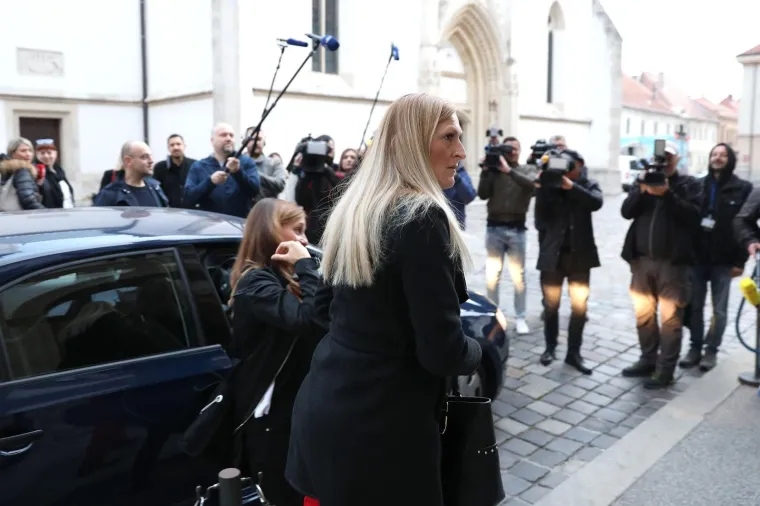 ČESTITKE SU STIZALE SA SVIH STRANA: Janica se pojavila u javnosti prvi put otkako je otkrila da je trudna