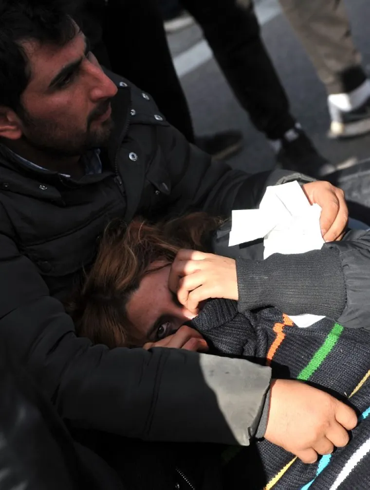 KAOS NA GRANICI: Migranti probili policijski kordon, ima ozlijeđenih, intervenirala i hrvatska policija?