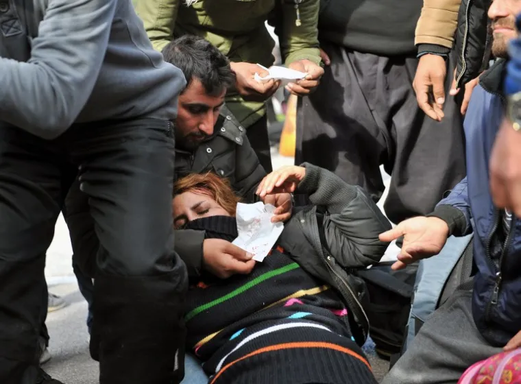 KAOS NA GRANICI: Migranti probili policijski kordon, ima ozlijeđenih, intervenirala i hrvatska policija?