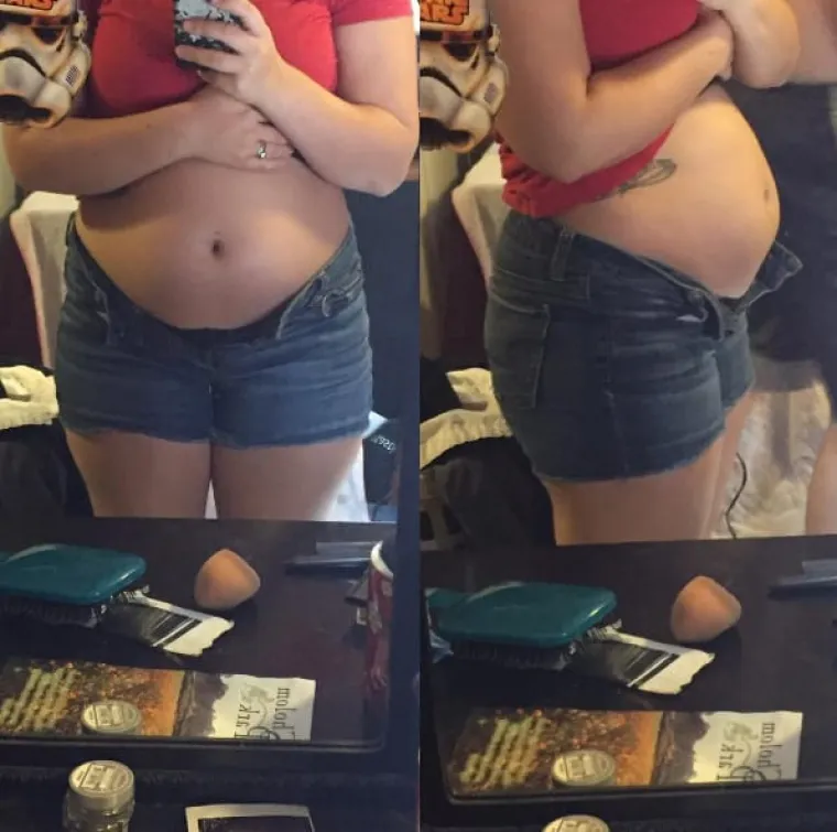 Cijeli dan hodala s otkopčanim hlačama.