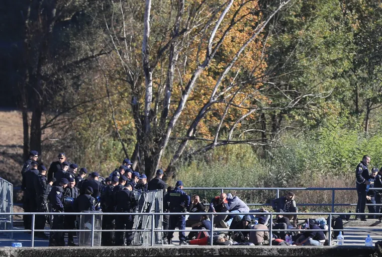 Sukob policije i migranata