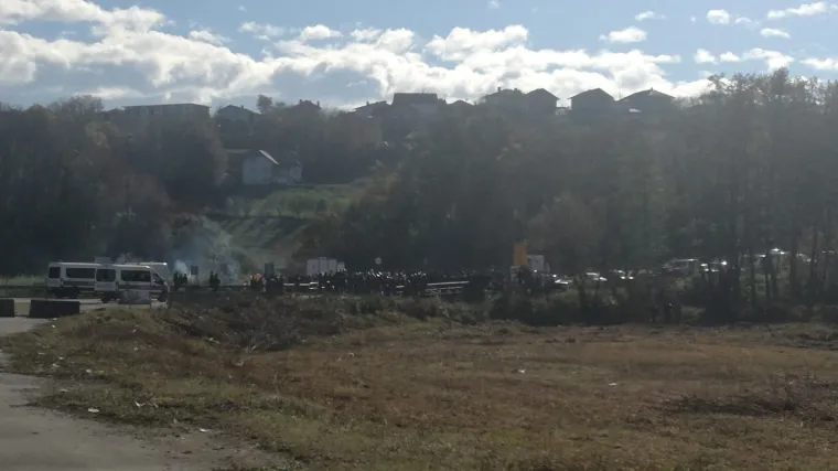 Drama na granici: Migranti probili kordon policije i idu prema Hrvatskoj