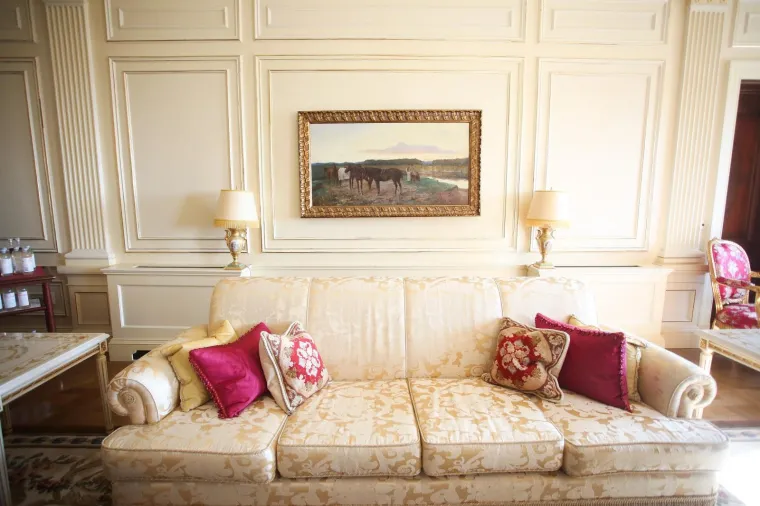 POGLEDAJTE RASKO&Scaron; KULMEROVIH DVORA: Evo kako izgleda interijer dijela dvorca koji Todorićeva kći iznajmljuje